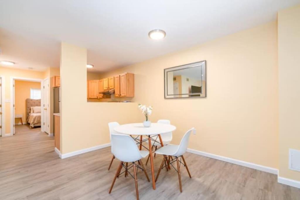 Gorgeous Waterfront 2 Bedroom 1 Bath Modern Home. New Haven Exterior photo